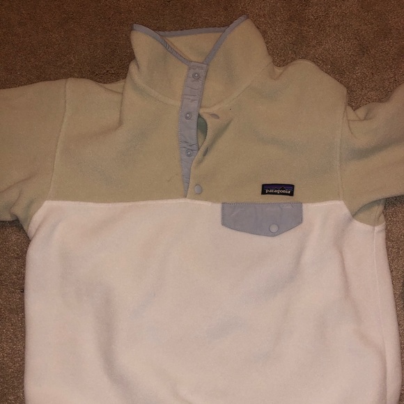 White and tan Patagonia fleece pullover - Picture 5 of 6